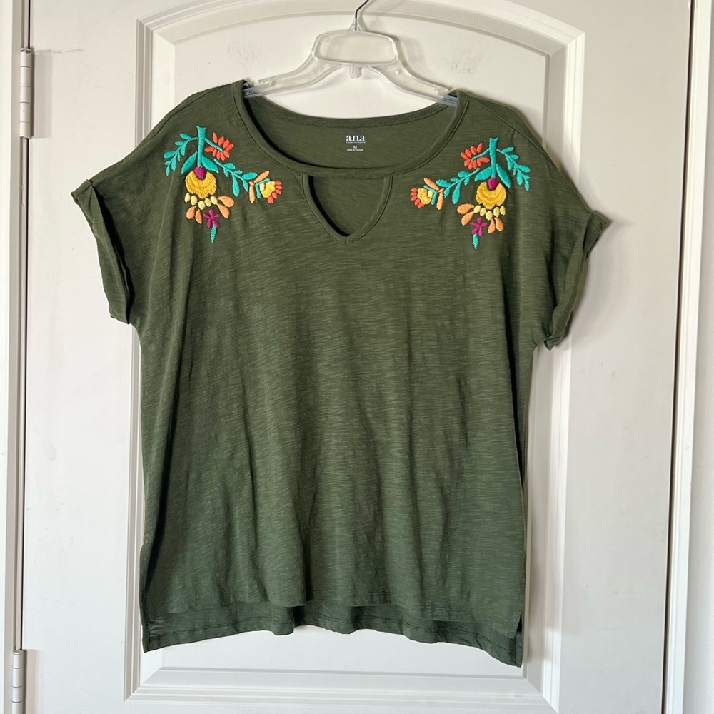 a.n.a Embroidered Floral Cutout V-Neck Top Medium Army Green Short Sleeve Tee